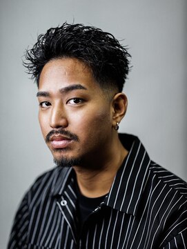 ゴールド 京都(GOALD) フェードリバーススパイラルショート刈り上げパーマ