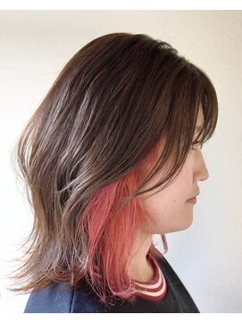 シティ(city) インナーピンク_インナーカラー_外はねミディ_くびれヘア