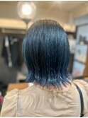 エメラルドブルー