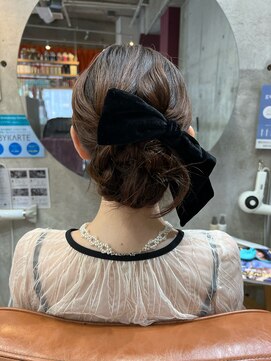 コージー(Kozy) ☆結婚式お呼ばれヘアアレンジ/ゆるふわシニョン☆