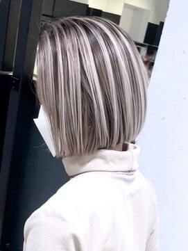 シオン(shion) ボブショートミディアム美髪韓国ヘアホワイトブロンド_ba427681