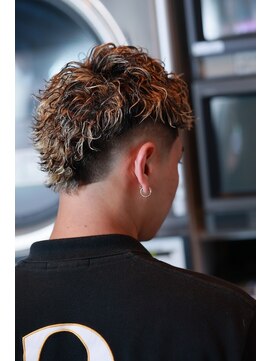 チルチェア 横浜(CHILL CHAIR) ウルフスパイラル×フェード×メッシュ <横浜/バーバー/理容室>