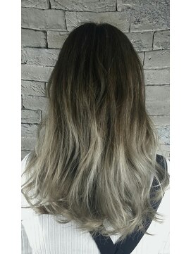 アレクサンドルオブカラーズカナザワ(ALEXANDRE OF COLORS KANAZAWA) 外国人風グラデーションカラー