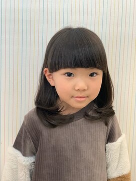 リリー(Lily) キッズ フルバングのセミロングスタイル
