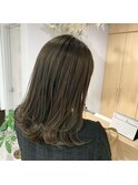 オリーブベージュ×ナチュラルハイライト