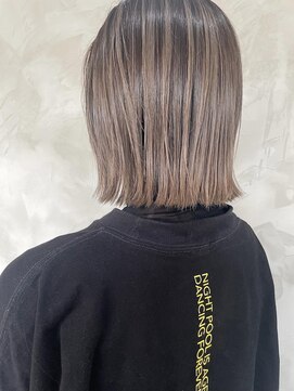 フラッグ ヘアー 天神西通り店(Flag HAIR) ボブ　切りっぱなし　グレージュ
