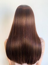 熱を使うから傷むなんて言わせない。髪質改善酸熱トリートメントの取り扱いございます。