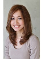 クオン(kuon) ブローできまる後ろ下がりのレイヤースタイル