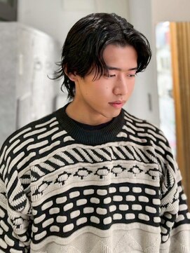 ムーン バイ ケンジ(moon by KENJE) （takumi）センターパート/ウルフヘアー/毛流れパーマ