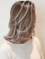 ルーヴェ(LOWE)&nbsp;春にオススメの外国人風バレイヤージュとナチュラルボブ！