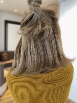 ロビン(ROBIN) ハイライトバレイヤージュ/アレンジ切りっぱなしボブ_納村