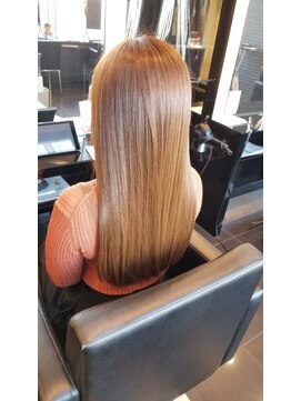 フルショウ 小牧(FURUSHO) 大人可愛い20代30代40代 ベージュピンクの艶ストレート