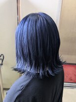 コワファーストナガサキシャンプーボーイ(COIFF1RST NAGASAKI SHAMPOO BOY)&nbsp;ネイビーブルー×切りっぱなしボブ