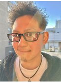 ツーブロック刈り上げツイストパーマアップバングメンズヘア