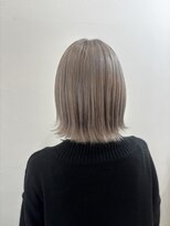 ラビス クローバー(Lovis clover) ショートボブ ニュアンスカラー センターパート