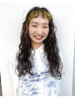 ジュリエッタ(giulietta)&nbsp;ロングウエーブパーマ　ブリーチデザインカラー