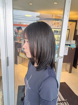 マリーインターナショナル 浦添店(MARIE INTERNATIONAL) ミディアムレイヤー顔回りレイヤーアッシュグレージュ