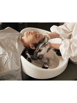 『髪の悩みに本気で向き合う』頭皮から美を整えるエイジングケアエステ＊【完全個室/髪質改善/川西】