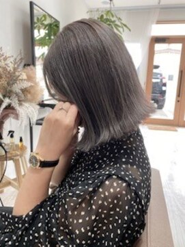 アルク(arc.) 透明感抜群！アッシュ×ボブスタイル