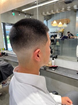 エフエム 明大前(FM) バーバー　ツーブロック/刈り上げ/アップバング/フェード