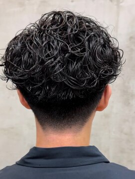 オルト(Altn) 大人の波巻きスパイラルパーマミディアムロングメンズカットヘア