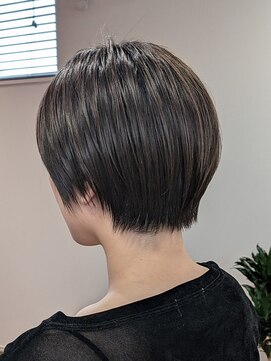 ウィスカーヘアー(whisker hair) ショートボブ