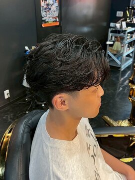 キングスマントーキョー 三鷹店(KINGSMAN TOKYO) アップバング / ツーブロック / スキンフェード[三鷹/バーバー]