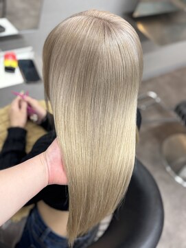 エミーバイモアムー(Emmie byMoremuu) ホワイトベージュ