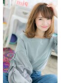 外ハネミディアムで女子力UP！暖色系カラー小顔ルーズヘアa