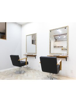 【川西能勢口駅徒歩2分】実力派stylistがマンツーマンで担当☆髪質を見極めた提案で、理想を叶えます♪