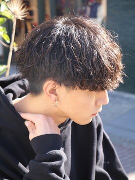 フィフス トウキョウ (fifth TOKYO) ツイストスパイラルパーマ波巻きスパイラル刈り上げマッシュ