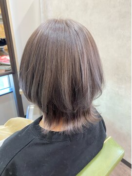 ヘアオアシス ミルクティーベージュ×ウルフカット