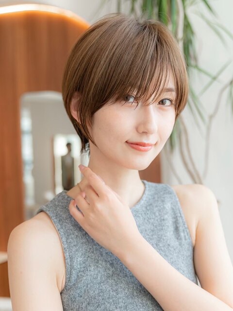 20代30代大人かわいい丸みショート斜めバング卵型ピンクブラウン