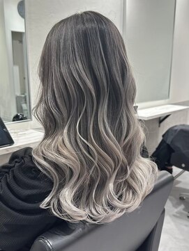 シエラ 南船場(CIERA.) バレイヤージュショートヘアボブウルフ小顔ワンレン30代40代