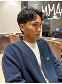 癖毛を活かした自然体センターパート