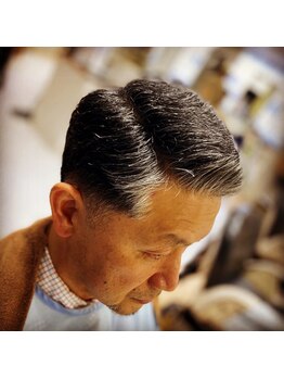 ヘアースペース 136の写真/隠さず魅せる「ハイライト×白髪ぼかし」!自然に馴染んで爽やかに。伸びても境目が目立たずお手入れ簡単!