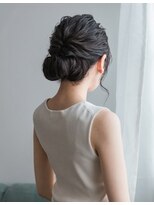 ヘアーズグルーヴ(Hair's groove)&nbsp;ゆるふわトップのシニヨンスタイル