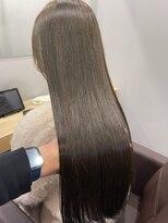 カミエ(kamie)&nbsp;ブラウンロングヘア×透明感カラーで大人っぽく仕上げる
