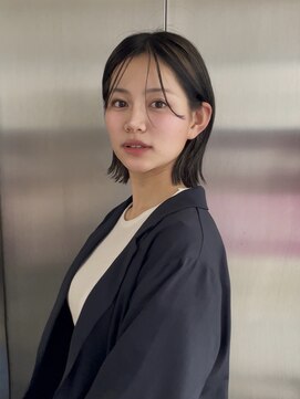 フィヴェント(Fivent) イメチェン前髪なしタイト耳掛けボブ外ハネブルーブラック