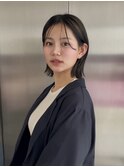 イメチェン前髪なしタイト耳掛けボブ外ハネブルーブラック