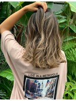 トルネード(TORNADO)&nbsp;ハイライトバレイヤージュロブレイヤースタイル