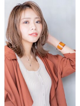 テイラー(Taylor) ［Taylor］☆大宮　オリーブベージュ×ゆるふわミディ