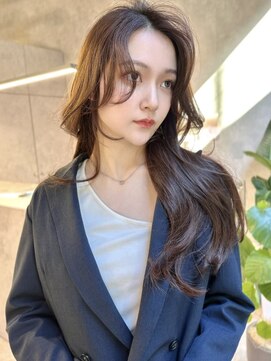 シティ(CITY) 毛流れで魅せる韓国ヘア レイヤーカット ロング