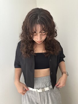 ユイル(Uil) 小顔前髪顔周りレイヤー× くるくるパーマ