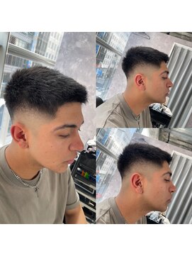 メグロバーバーショップロッポンギ 目黒六(MEGURO BARBER SHOP 6PPONGI) 海外  BUZZCUT