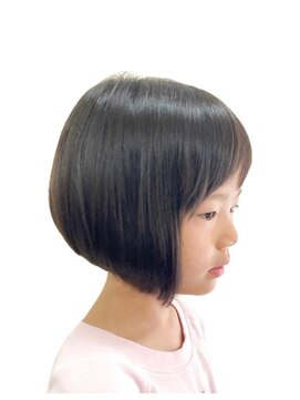 黄ぐまくん美容室 キッズカット　前下がりボブ