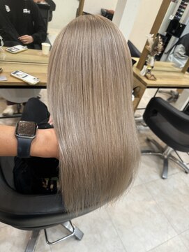 エリス ウメダ(Eliss umeda) ブリーチヘア×ミルクティーベージュ