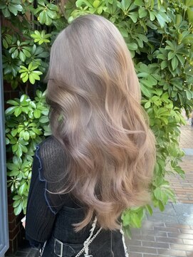 ルーパバイミュージアム(LOOPA by museum) ヌーディーベージュ×レイヤーカット