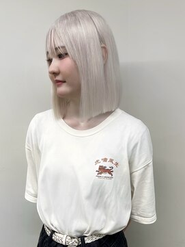 ソル バロール 表参道(SOL .valor) ホワイトカラー×切りっぱなしボブ×ハイトーンボブ