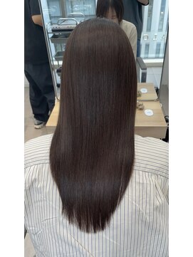 エラ(Ella) 髪質改善トリートメントで艶髪実現